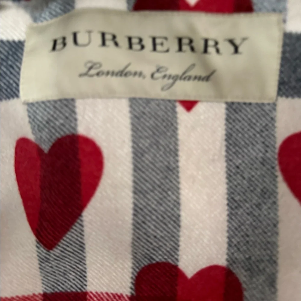 Burberry duffle coat in a beige or camel colorway with a heart-pattern EUC - Picture 11 of 13